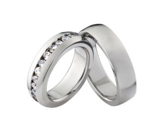 
	Ringmaterial:

	Edelstahl
...