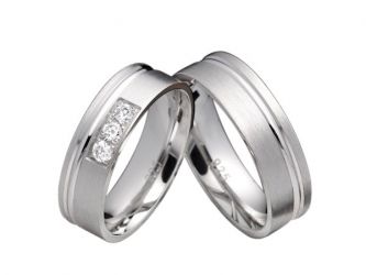 
	Ringmaterial:

	925 Silber...