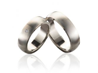 
	Ringmaterial:

	Titan

	&nbsp;...