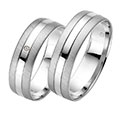 Ringmaterial:
    Weißgold 333...